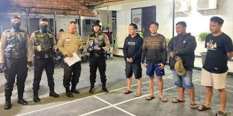 4 Pemuda Pesta Miras di Tempat Umum Diamankan Satsamapta Polrestabes Surabaya