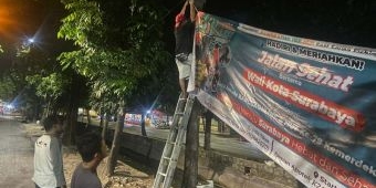 road-to-jalan-sehat-hut-ri-ke-79-dan-1-dekade-bangsaonline-di-balik-layar-spanduk-yang-terpasang