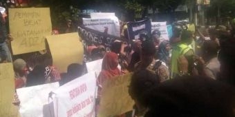 Kasun Jalak Desa Sukorejo Lamongan Diduga Selingkuh, Ratusan Warga Demo DPRD