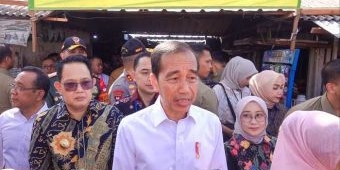 Dampingi Presiden Cek Harga di Pasar, Pj. Gubernur Jatim Pastikan Harga Bapok Terkendali