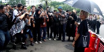 Aksi Kamisan ke-807, Keluarga Korban Minta Presiden Jokowi Cabut Gelar Kehormatan Prabowo