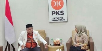 Pilkada Mojokerto 2024, Ketua DPW PKS Serahkan SK untuk Ikfina dan Ning Ita