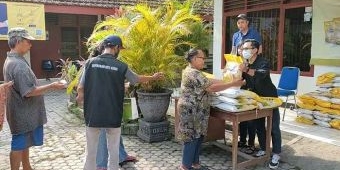 Warga Kota Kediri Padati Operasi Pasar Komoditas Beras di 3 Kantor Kecamatan