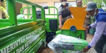 Tingkatkan Produktivitas Petani, DPKP Tuban Salurkan Alat Pengolah Pupuk Organik