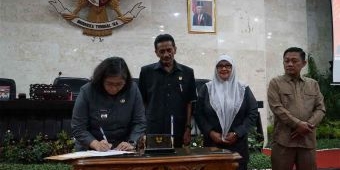 Pj Wali Kota Kediri Teken Persetujuan 3 Raperda Bersama Dewan