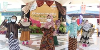 Peringati Hari Batik Nasional, Siswa KB-TK Al Muslim Sidoarjo Belajar Membatik hingga Fashion Show