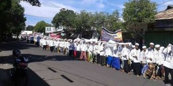 34 Pengasuh Pesantren dan 5000 Warga NU Demo Tolak Acara Syiah di Bondowoso