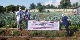 Prihatin Kondisi Petani, Laskar Foundation JTP Grup Beli Ratusan Kilo Buah dan Sayur