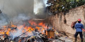 Tak Tersisa, Rumah Warga Ngipik Gresik Ludes Terbakar