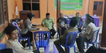 Aktif Sambang Desa, Polwan Ngawi Dengarkan Curhatan Warga