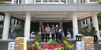 Giliran Mayapada Group Bagikan Sembako Buat Warga Surabaya