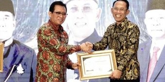 Pj Wali Kota Mojokerto Apresiasi Prestasi Sekda Gaguk Raih ADLG Awards di Ajang Askompsi