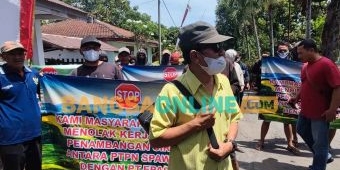 Tolak Perpanjangan Izin Penambangan PT EPAS, Warga Puncu Demo ke Kantor PTPN Ngrangkah Pawon