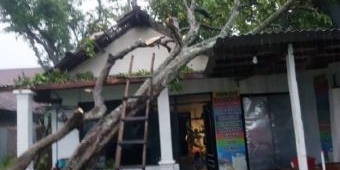 Puluhan Rumah di Jombang Rusak Diterjang Angin Kencang