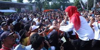 Peringati Hari Jadi Jatim, Gubernur Khofifah Jalan Sehat Bareng Ribuan Masyarakat di Bakorwil Jember