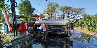 Tabrakan dengan Tronton di Jalan Raya Jetis Mojokerto, Truk Tangki Minyak Goreng Ngguling