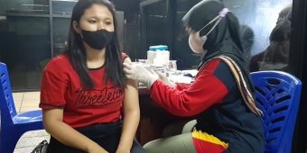 Dinkes Surabaya Gelar Vaksinasi Dosis 1 Pedagang Pasar Tradisional