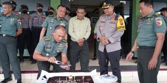 HUT ke-77 TNI, Kapolresta Sidoarjo Beri Kejutan di Makorem 084/BJ