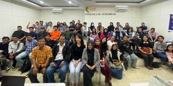 Studium Generale Magister Ilmu Komunikasi Universitas Dr Soetomo: Bahas Media dan Budaya Digital