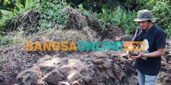 Warga Desa Jajar Kediri Temukan Batu Lingga Patok hingga Pecahan Grabah Kuno