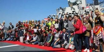 Membangun Diplomasi Indonesia Melalui Open Ship KRI Bung Tomo-357