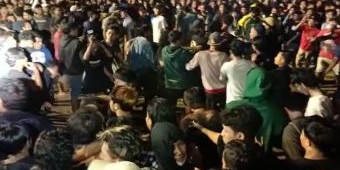 Konser Musik Pembukaan Porkab Tuban VII Diwarnai Tawuran antar Penonton, Terpaksa Dihentikan