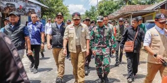 Pj Gubernur Jatim Pastikan Bantuan untuk Korban Gempa di Bawean Terpenuhi