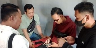 Ketahuan Judi Online, Karyawan Toko Vape di Surabaya Ditangkap Polisi