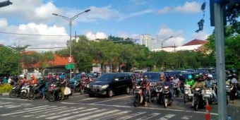 Suara Wali Kota Surabaya di TL Membosankan, Pengendara Kepanasan, Butuh Hiburan
