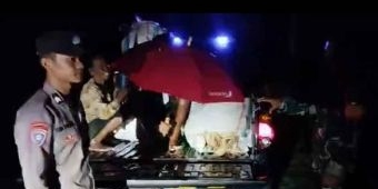 Tim Gabungan TNI-Polri Evakuasi Warga Terdampak Luapan Banjir Sungai Bengawan Solo di Ngawi