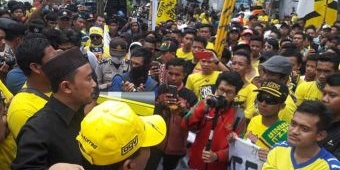 GU Semakin Terpuruk, Ratusan Ultras Mania Demo DPRD Gresik
