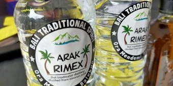 Gelar Operasi Pekat Jelang Ramadan, Polisi di Blitar Amankan Ratusan Botol Arak Bali
