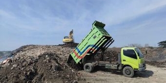 Pascakebakaran, DLH Kota Mojokerto Kerahkan 60 Dump Truk Urug Sampah TPA Randegan