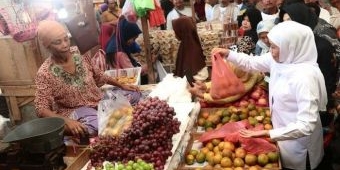 ​Khofifah Dukung Aspirasi Pedagang, Pertahankan Pasar Tradisional Srimangunan Sampang