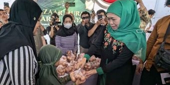 Ringankan Beban Ekonomi Masyarakat, Khofifah dan Muslimat NU Gelar Pasar Murah di Situbondo