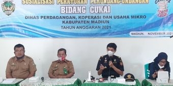 Minim Temuan Rokok Ilegal, Pemkab Madiun Tetap Beri Edukasi kepada Para Pedagang Penjual Rokok