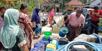 Aktivis Sosial Tak Terima Dropping Air Bersih Diklaim dari Bupati Sampang