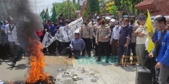 Demo Mahasiswa Tolak Kenaikan Harga BBM di Mojokerto Ricuh: Blokade Jalan Nasional hingga Bakar Ban