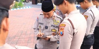 Antisipasi Judi Online di Lingkungan Polri, Wakapoles Ngawi Periksa Handphone Personelnya