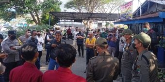 Eksekusi PKL di Area Parkir Stadion Gajayana Berlangsung Tegang, Pengelola Menolak Digusur