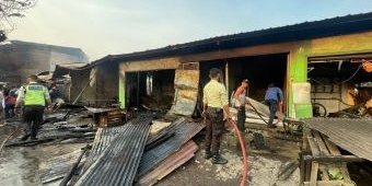 Kios di Pasar Sepanjang Sidoarjo Terbakar, Tujuh Mobil Damkar Dikerahkan