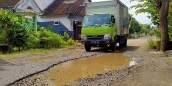Dampak Proyek Jalan Ngampon - Bendo, Jalan Poros Desa Ngadirenggo Rusak Parah