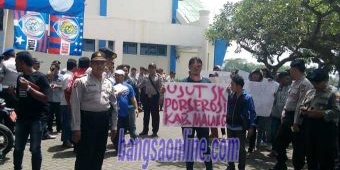 Puluhan Massa Forsila Cabor Geruduk Kantor KONI Malang, Tuding SK Perserosi Ashari Tak Sah