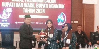 Ita Triwibawati dan Zuli Rantauwati Jadi Pendaftar Pertama di KPU Nganjuk