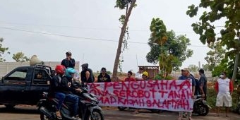 Tolak Pendirian Pabrik Palawija, Masyarakat Tuban Gelar Aksi Demo dan Blokir Jalan