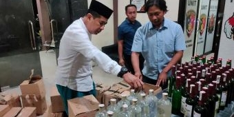 Razia di Bulan Ramadan, Polres Jombang Amankan Ratusan Botol Miras dari 8 Penjual