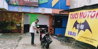 PPKM Diperpanjang, Karyawan New Samba Karaoke 'Alih Profesi' Jadi Tukang Cuci Motor dan Dagang Degan