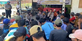 Kapolsek Sedati Bincang Kamtibmas dengan Warga Nelayan