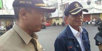 Dinas Pasar Kota Malang Tertibkan PKL Liar di Trotoar Pasar Besar