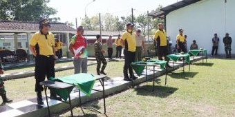 Kapolres Ngawi Bersama Pengurus Bhayangkari Berlatih Menembak di Batalyon Armed 12